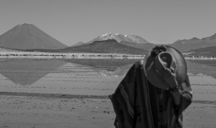 Vista del volcán Misti en Arequipa, destacando las experiencias de aventura y naturaleza de Perú Atractivo.