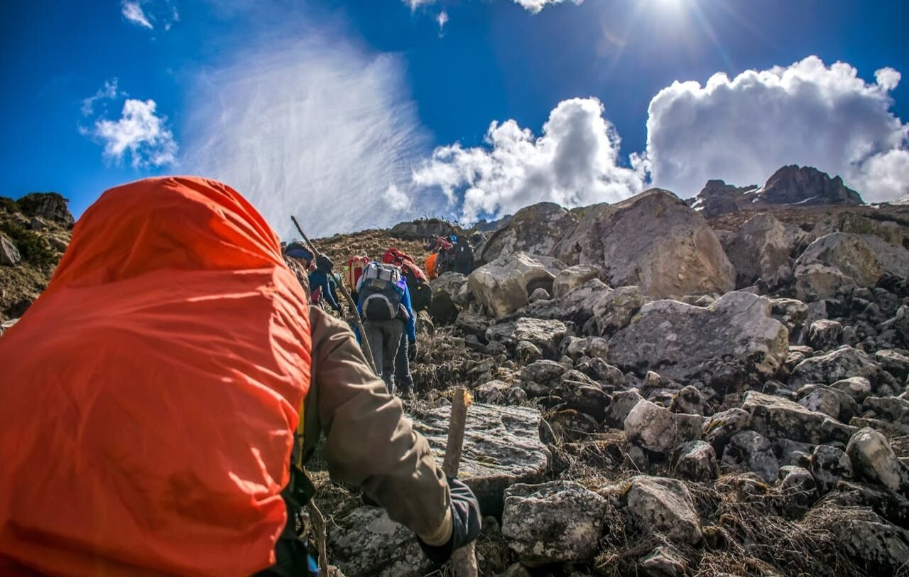 Aventura | Persona realizando el trekking.