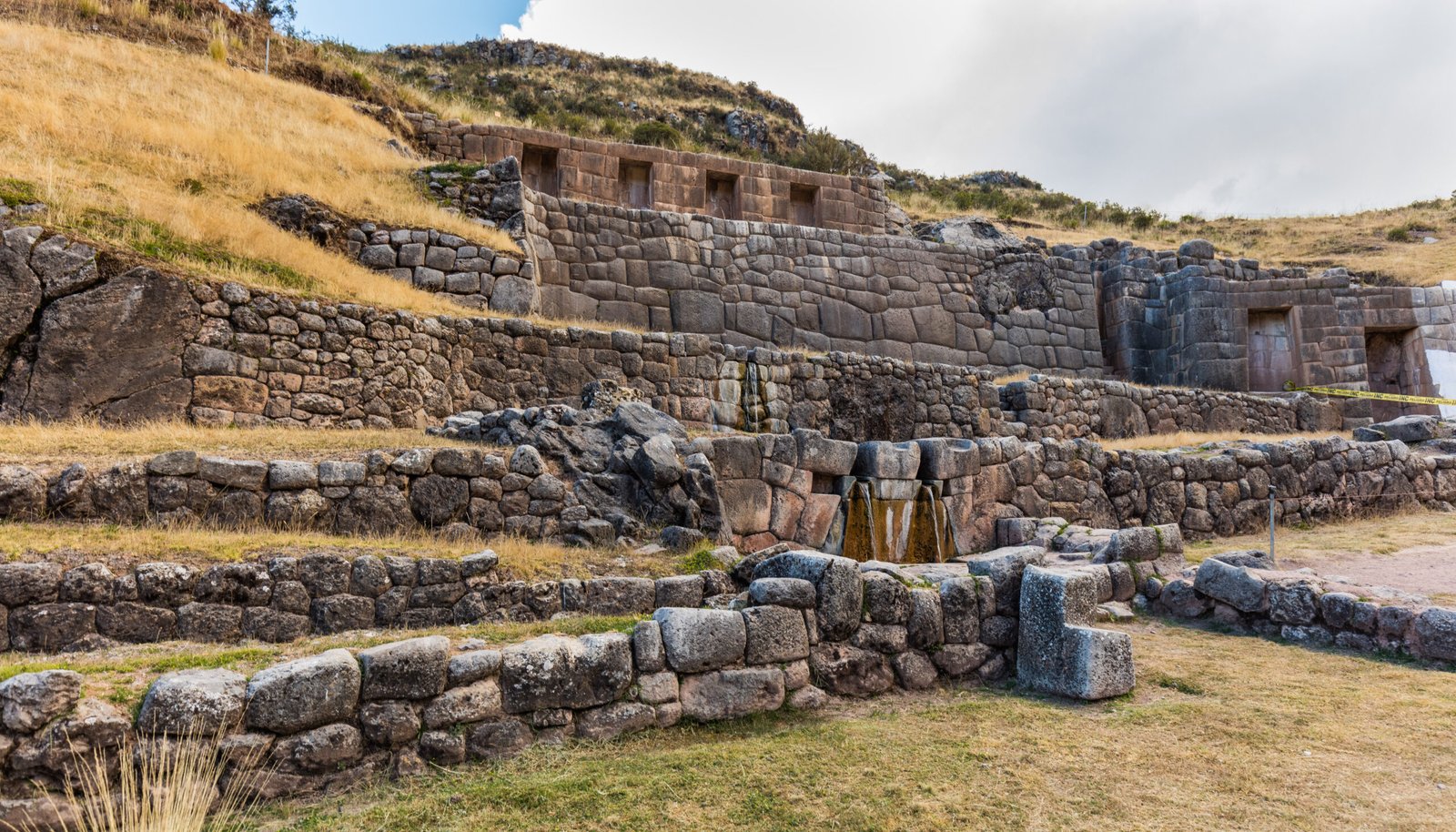 Sitio arqueológico de Tambomachay con muros incas de piedra perfectamente conservados