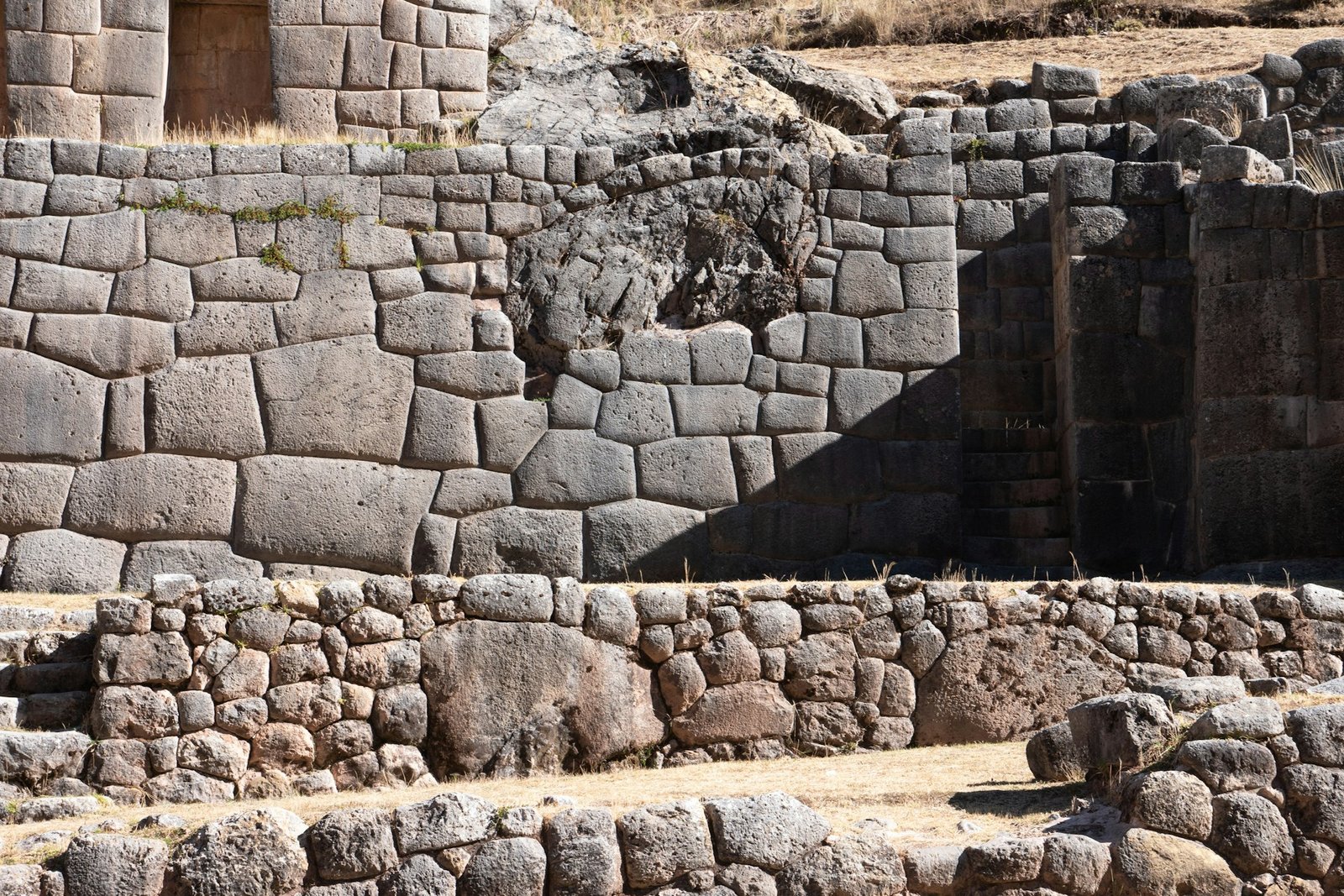 Detalle de construcción inca con piedras perfectamente encajadas sin mortero